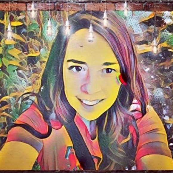 Meet your Posher, Amanda - Picture 1 of 3